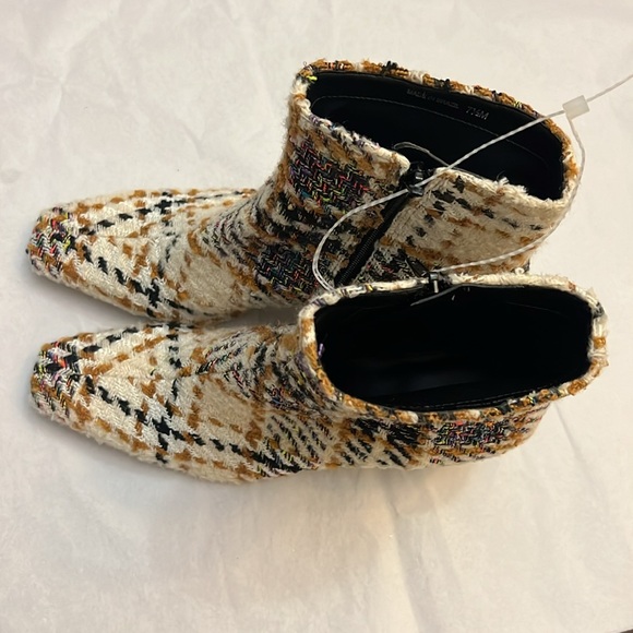 Gianni Bini Palmero Flannel Plaid Snip Toe Kitten Heel Booties - Picture 5 of 10